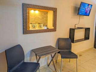 A2 Romantic Beachside Escape Capri Theme Memory Foam King Bed Kitchen AC - Playa del Carmen - 8