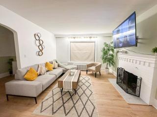 Beautiful Charming Downtown Home - 0