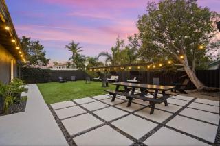 Malibu Beach House by Stay Awhile Villas - Malibu - 2