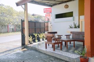 RedDoorz at Hening Homestay - Montongbuwoh - 1