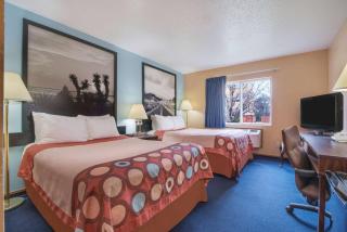 Super 8 by Wyndham College Station - College Station - 3