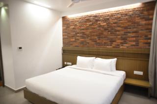 RATHNA RESIDENCY - Near US CONSULATE - Chennai - 5