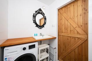 Loft Hideaway Studio by BookingHost - 3