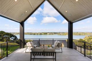 Estuary Views - Riverhead Holiday House - Auckland - 0