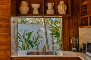 Charming 3BR Wooden Villa with Lush Garden Oasis by Santi Management - Canggu - 3
