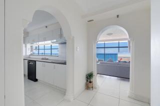 2BR - Beachfront Bliss with Stunning Ocean Views - Gold Coast - 7