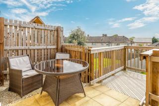Stunning New Modern Home near Roundhay Park - 9