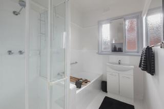 Bentleigh East House by Ready Set Host - Oakleigh South - 7