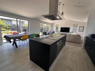 Easy Beach Holiday - in a Great Location - Mount Maunganui - 5