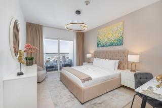 Stylish1BHK in Elite Residences, Marina with View - 9