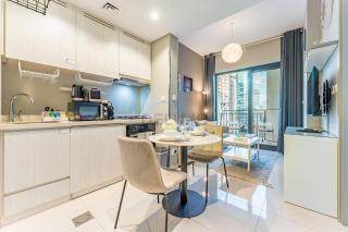 Dubai Canal and City Views 1BR, Minutes Drive to Burj Khalifa, DAMAC Zada Tower, Business Bay by Deluxe Holiday Homes - 9