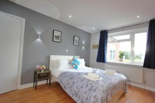 Stunning 3 Bedroom 2 Bathroom Bungalow by CozyNest - 9