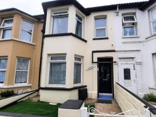 Cozy Seaview Flat - 4