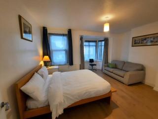 Cozy Seaview Flat - Clacton-on-Sea - 2