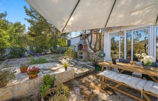 Lovely Apartment In Jezera - Jezera - 2