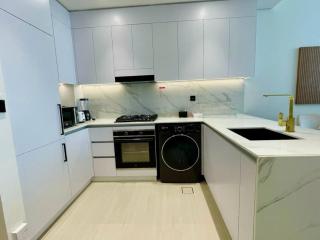 Chic Jvc 1br Pool Access, Balcony & Parking - 1