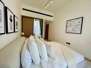 Chic Jvc 1br Pool Access, Balcony & Parking - 2