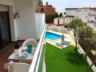 Apartment with Pool 50 meters to the beach - 0