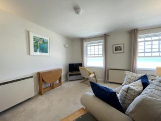 4 Crusoes - beachside apartment - St Ives - 4