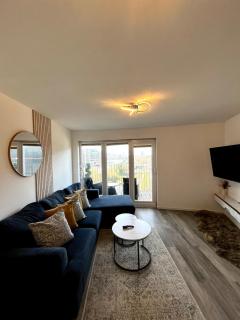 Chic 2-bed Flat - Coop Live & Ethiad - 6