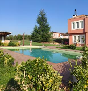Villa AVRA - Drama - 2