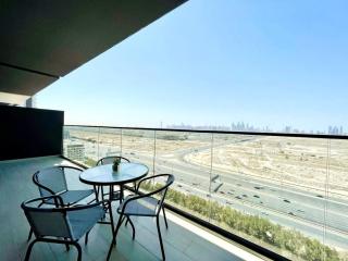 Bright 1br In Jvc Pool, Balcony & Parking - 2