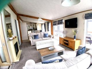 Bluebell Luxury 2 Bedroom Lodge at Southview Holiday Park - Skegness - 3