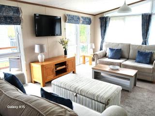 Bluebell Luxury 2 Bedroom Lodge at Southview Holiday Park - Skegness - 2