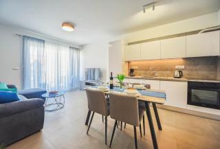 Apartment Nena - Spacious apartment with Balcony and Free parking - 0