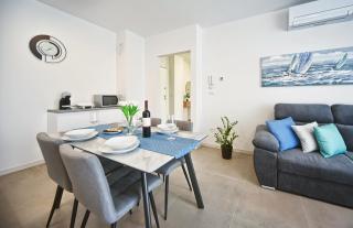 Apartment Nena - Spacious apartment with Balcony and Free parking - 8
