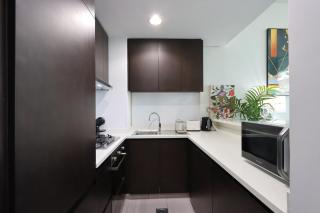 Livbnb Suites - Bright 1 BR Suite in Merano Tower - Dubai - 9
