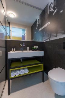 Design Suite in Hotspot Location w Fast Wi-Fi - 3