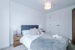 Modern Apartment in Old Trafford, Balcony, Sleeps6 - 1