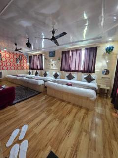 Hotel Young Mamta - Srinagar - 9