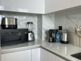 Bright 1br Jvc Balcony & Free Parking - 2