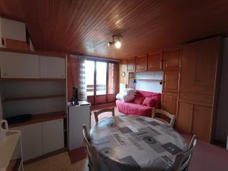 Petit prix studio 4 pers. proche pistes et commerces avec balcon sud, acceptant animaux - FR-1-445-90 - Monginevro - 4
