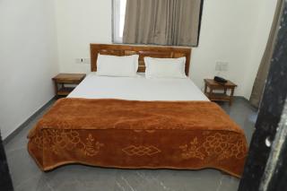 Hotel Rajmahal Palace - Taleghar - 0