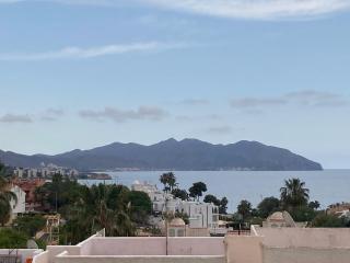 Studio with pool and sunrise view at 10 min beach walk - 9