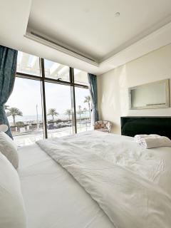 AURA -Direct Seafront 2BR-Palm - 9