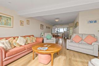 The Coastal Crab - Family-Friendly Three-Bed Beach House in Pevensey - Pevensey - 2