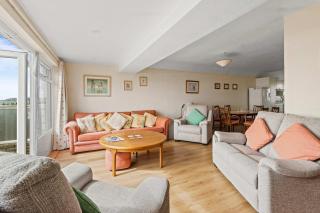 The Coastal Crab - Family-Friendly Three-Bed Beach House in Pevensey - Pevensey - 1