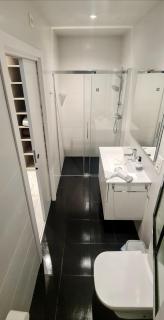 Habitaciones privadas en piso frente a playa Ondarreta, baño compartido - 9