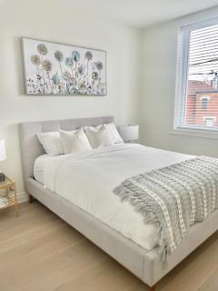 Bright Luxurious 2 Bedroom Apartment - Toronto - 7