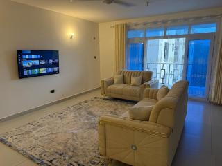 Spacious 3BR Penthouse in Nyali with Pool, WiFi, Netflix & Parking - Mombaça - 0