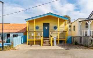 The Deck House - Stunning Chalet in Gurnard with Solent Views and Terrace - 5