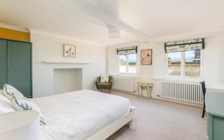 Grand Garden Apartment - The Old Vicarage - Duplex Residence, Breathtaking sea views Over Shanklin Bay - Shanklin Old Village, fantastic family getaway! - 2