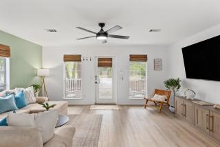 Beach Getaway w Backyard Fire Pit Golf Cart Kingfish by AvantStay - Santa Rosa Beach - 2