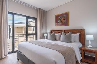 Oceanfront Escape with mountain views - Hermanus - 8