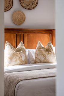 Oceanfront Escape with mountain views - Hermanus - 7