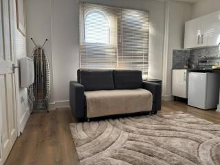 Stanstead - - 6